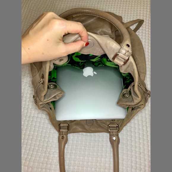 ☑️SOLD☑️Marc by Marc Jacobs Leather Tote Standard - Picture 4 of 7